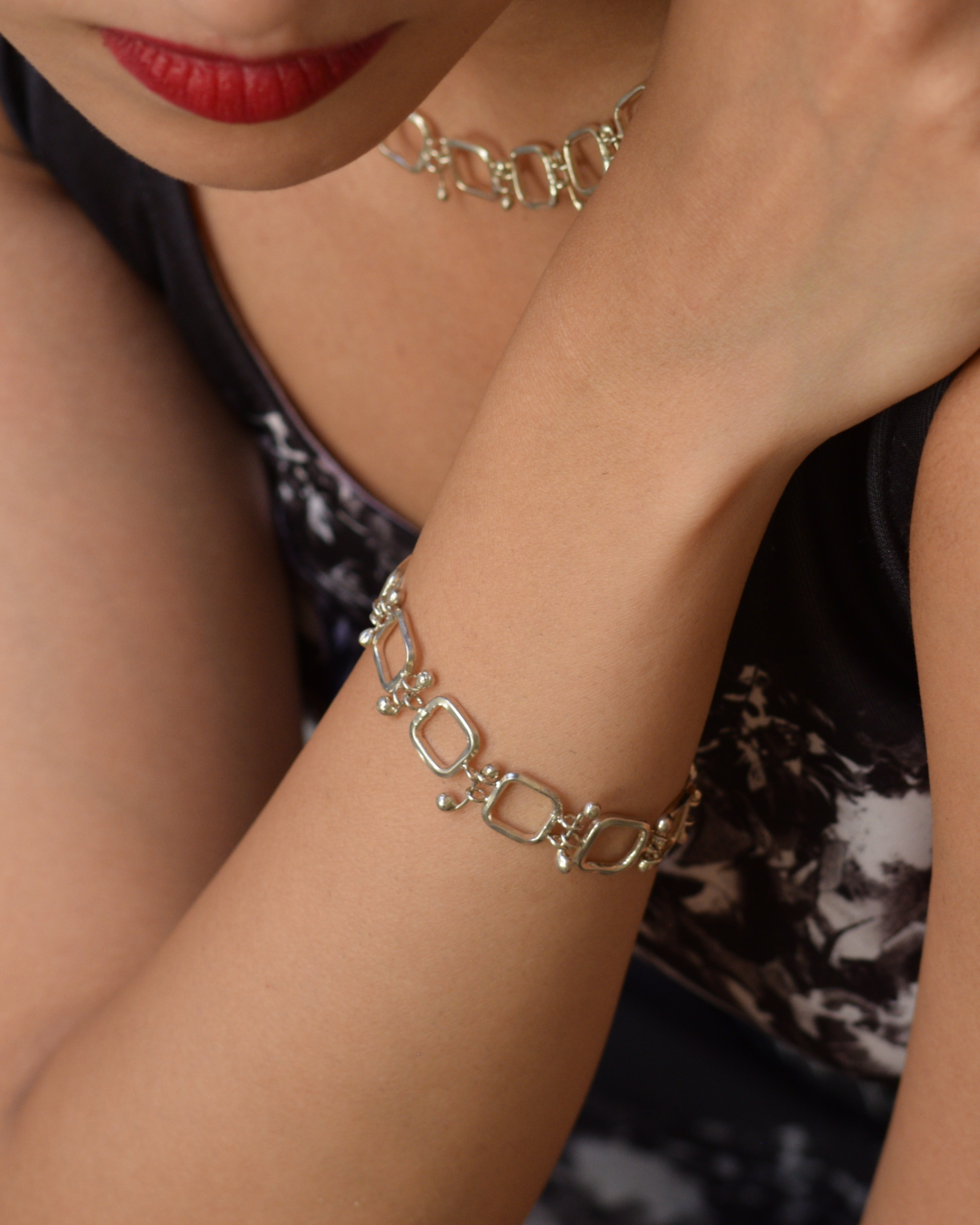 Green and Gold Simple Jewelry Sale Promotion Instagram Post - 2025-12-01T155713.645